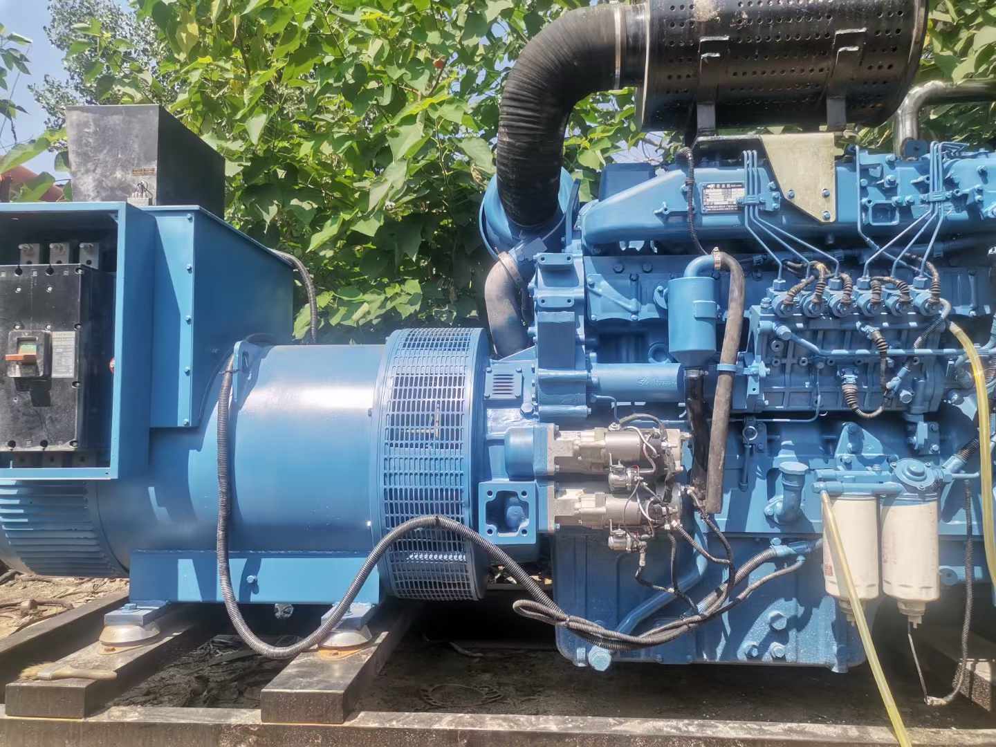 西城详细说明降低 800kW 柴油发电机输出电流波动的方法