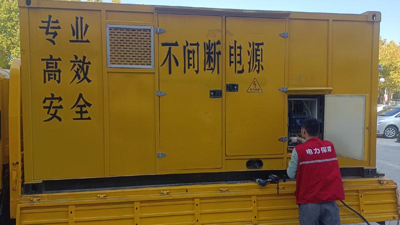 西城柴油发电机组和UPS电源配合使用时，如何避免切换过程中的电力中断？