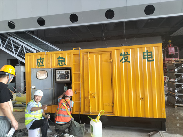 西城怎样判断空气滤清器是否需要更换？